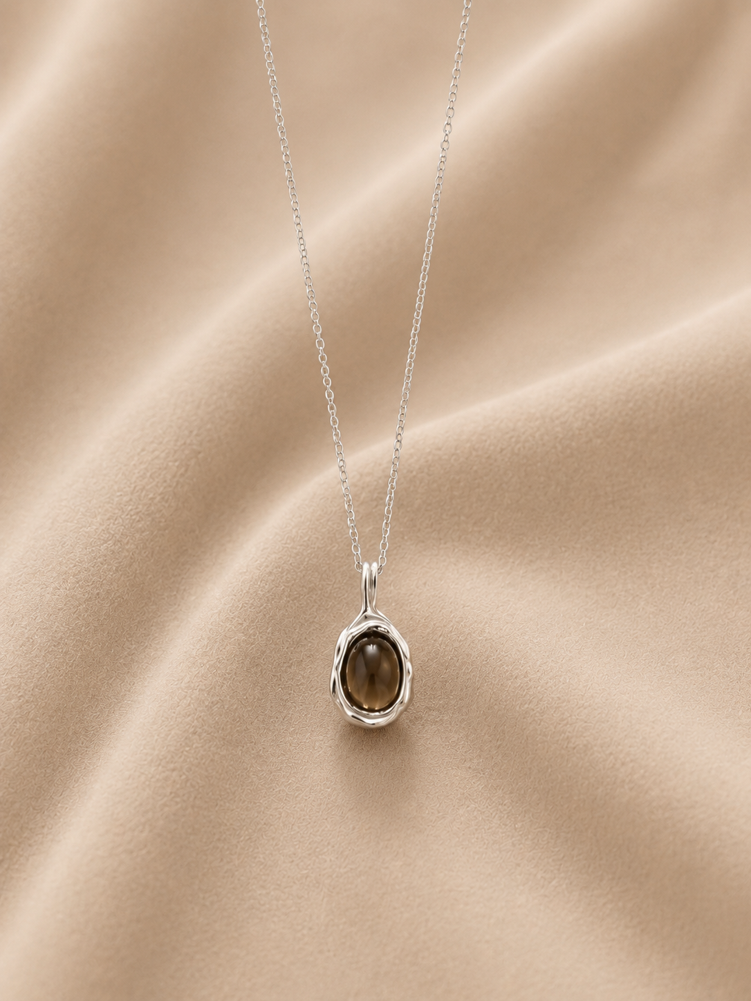 CELÉSTE SILVER NECKLACE