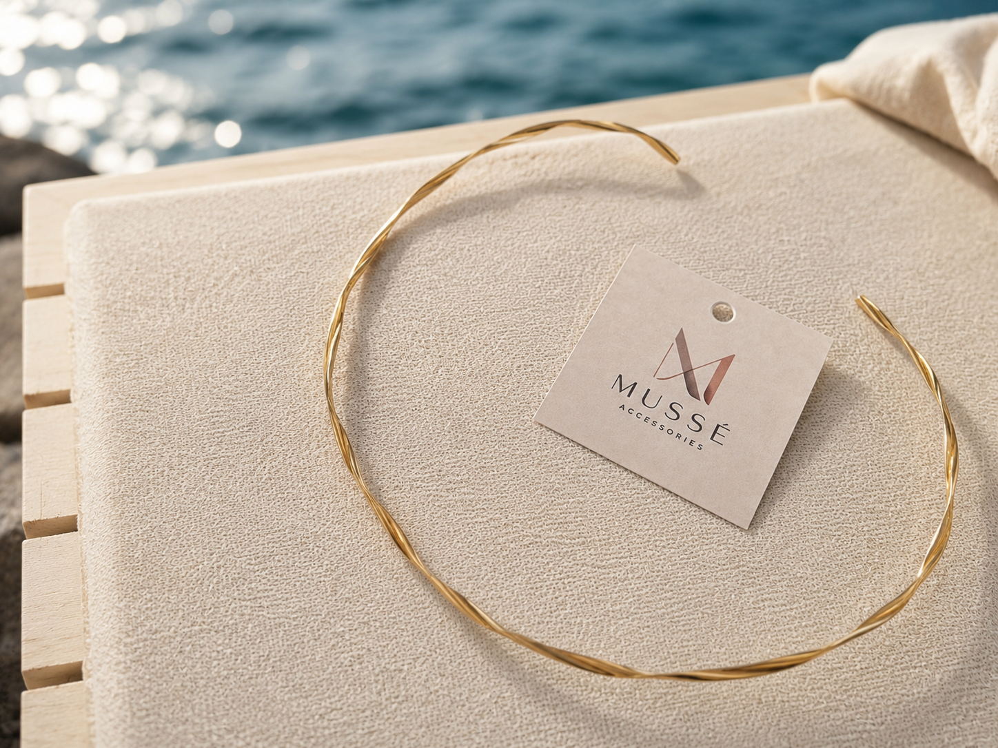AVELIN COLLAR
