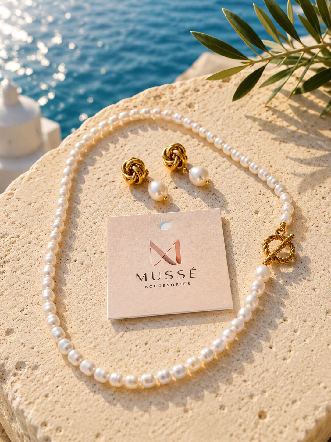 PERLEA BLOOM EARRINGS - Χρυσά knot σκουλαρίκια με μαργαριτάρι | Mussé Accessories